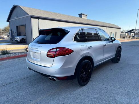 Used 2012 Porsche Cayenne Turbo image 11
