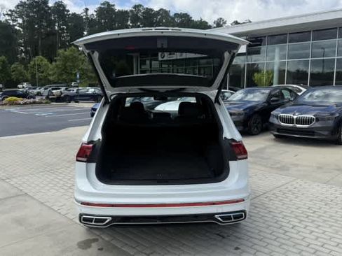Used 2022 Volkswagen Tiguan SEL R-Line AWD/4WD image 18