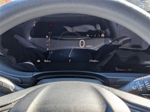 Used 2025 Buick Envista Preferred image 21