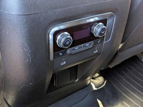 Used 2022 GMC Yukon Denali image 25