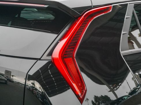 Certified 2024 Kia Niro EX FWD image 8