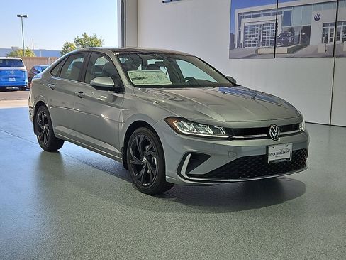 New 2026 Volkswagen Jetta SE FWD image 2