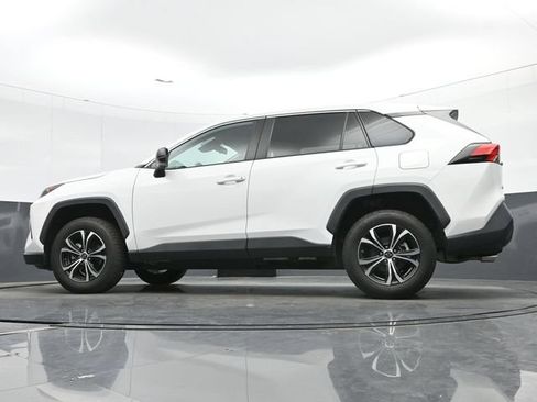 Used 2022 Toyota RAV4 LE FWD image 15