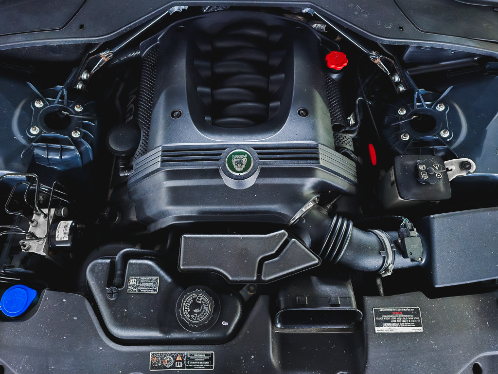 Used 2004 Jaguar XJ8 RWD image 11