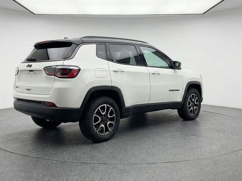 Used 2025 Jeep Compass Trailhawk AWD/4WD image 7