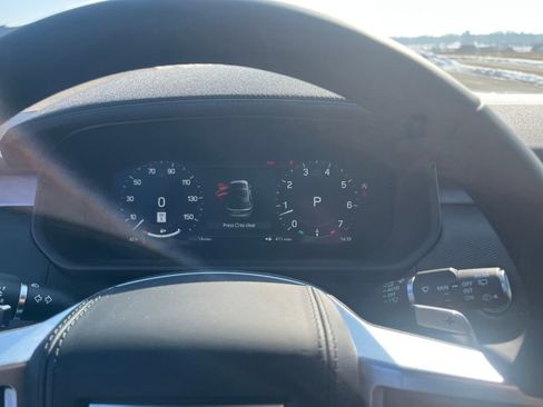 New 2026 Land Rover Discovery Limited Edition AWD/4WD image 15