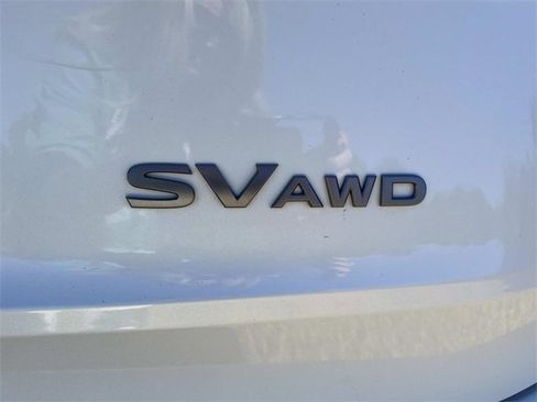 Used 2024 Nissan Rogue SV image 6