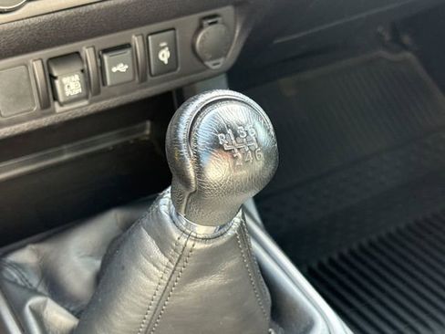 Used 2022 Toyota Tacoma TRD Off-Road AWD/4WD image 25