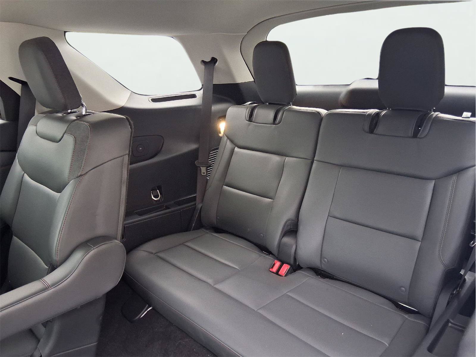 Used 2025 Ford Explorer Active w/ Active Comfort Package RWD image 27