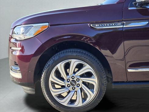 Used 2024 Lincoln Navigator Premiere AWD/4WD image 30