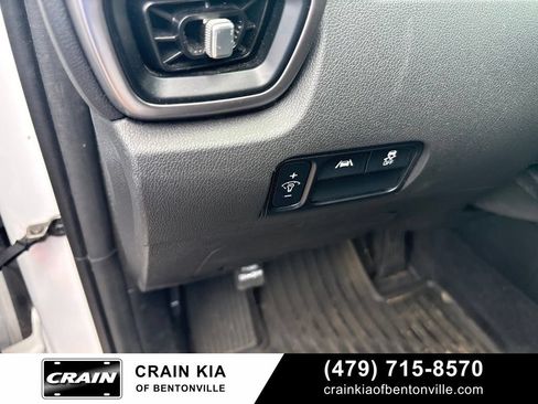 Certified 2023 Kia Sorento LX FWD image 9