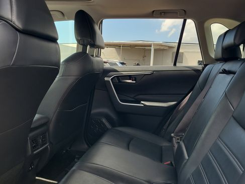 Used 2019 Toyota RAV4 XLE Premium image 14
