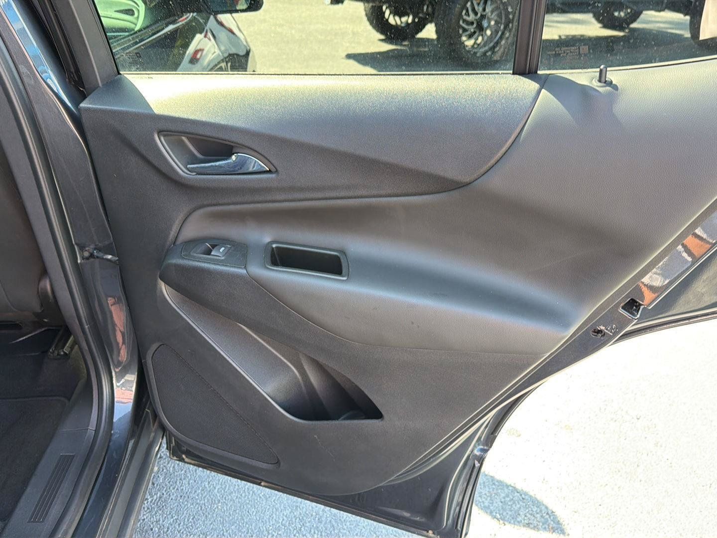 Used 2022 Chevrolet Equinox LT FWD image 15