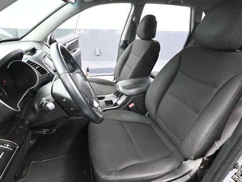 Used 2015 Kia Sorento LX image 21