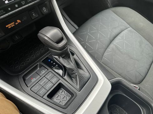 Used 2021 Toyota RAV4 XLE w/ Convenience Package image 20