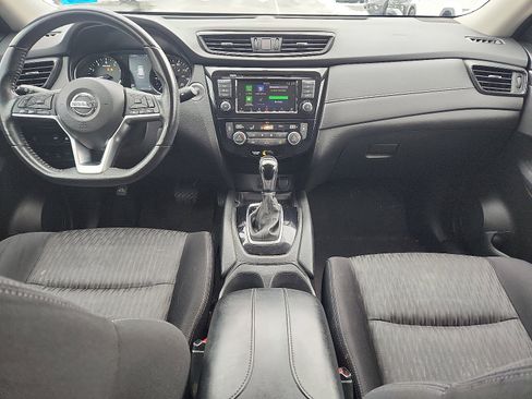 Used 2018 Nissan Rogue SV w/ Premium Package image 9