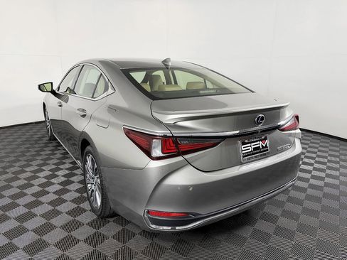 Used 2019 Lexus ES 300h w/ Premium Package FWD image 16