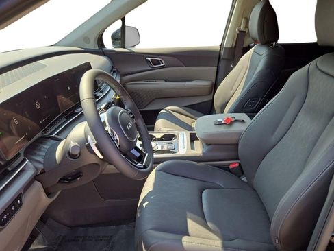 New 2026 Kia Carnival EX image 18