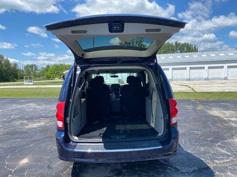 Used 2016 Dodge Grand Caravan SXT FWD image 18