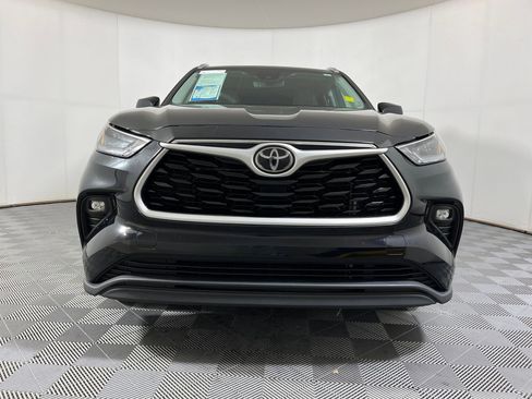 Used 2022 Toyota Highlander XLE image 5