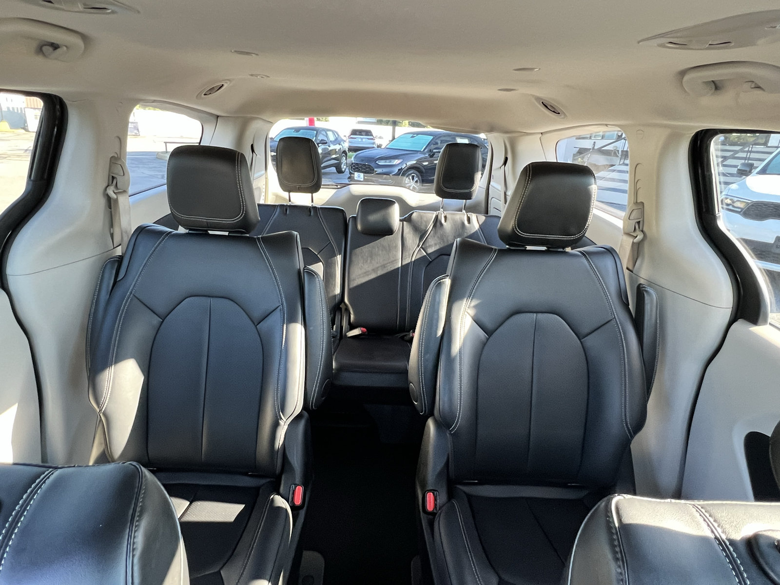 Used 2024 Chrysler Pacifica Limited FWD image 25