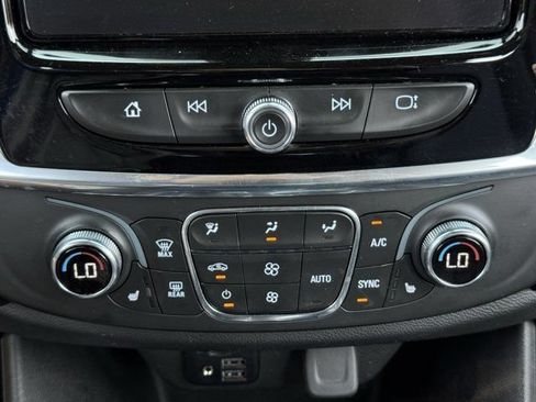 Used 2023 Chevrolet Traverse RS FWD image 19