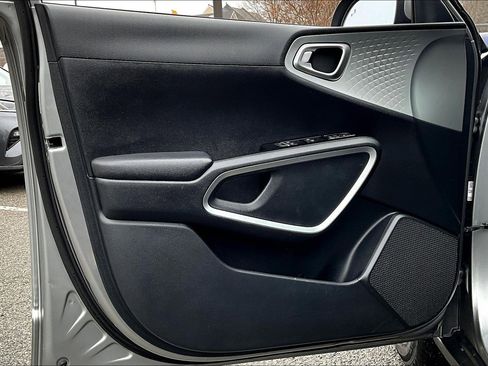 Used 2022 Kia Soul LX w/ Technology Package image 17