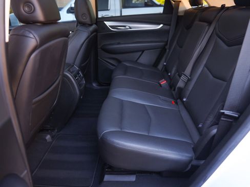 Used 2018 Cadillac XT5 Luxury w/ LPO, Black Ice Package image 44