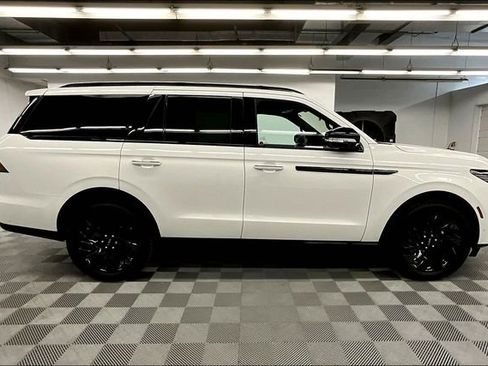 Used 2025 Lincoln Navigator Reserve w/ Jet Appearance Package AWD/4WD image 16