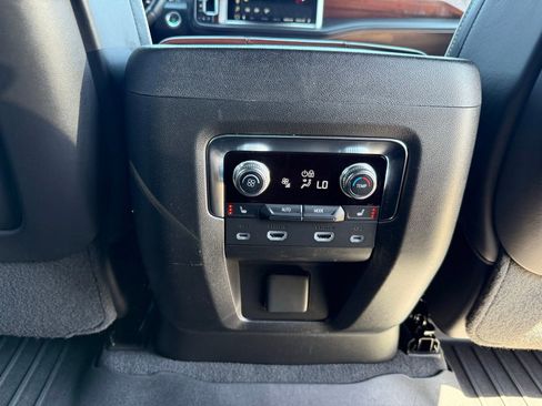 Used 2024 GMC Yukon Denali Ultimate AWD/4WD image 42