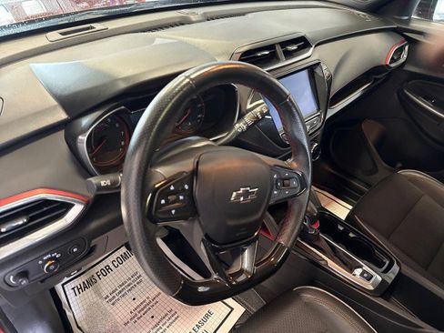 Used 2021 Chevrolet TrailBlazer RS w/ Sun and Liftgate Package image 17