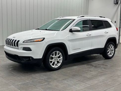 Used 2017 Jeep Cherokee Latitude FWD image 5