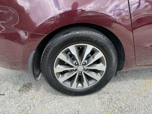 Used 2018 Kia Sedona SX image 25