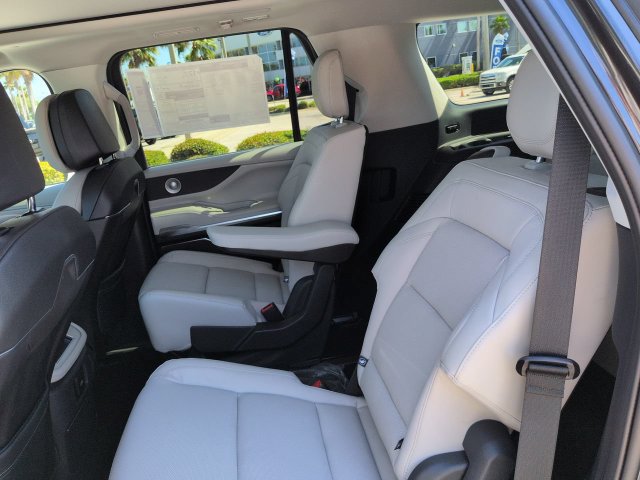 Used 2026 Lincoln Navigator Reserve AWD/4WD image 14