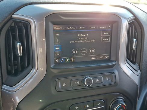 Used 2020 Chevrolet Silverado 1500 Custom w/ Custom Value Package image 17