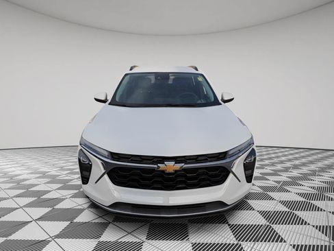 Certified 2024 Chevrolet Trax LT FWD image 3