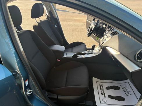 Used 2011 MAZDA MAZDA3 i Touring FWD image 23