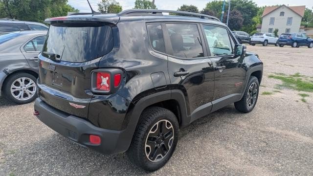 Used 2017 Jeep Renegade Trailhawk w/ Premium Trailhawk Package AWD/4WD image 3