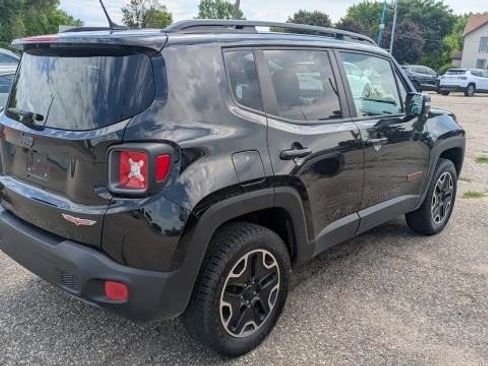 Used 2017 Jeep Renegade Trailhawk AWD/4WD image 3