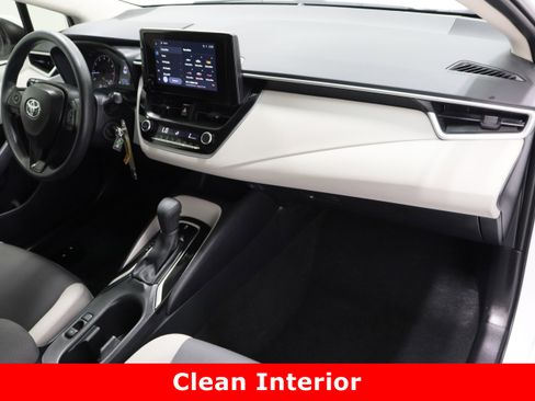 Certified 2025 Toyota Corolla LE image 32