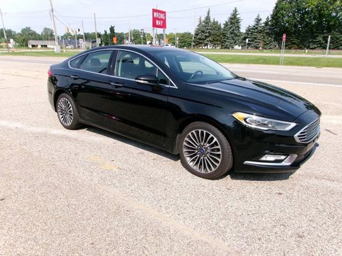 Used 2017 Ford Fusion SE w/ Fusion SE Technology Package AWD/4WD image 3