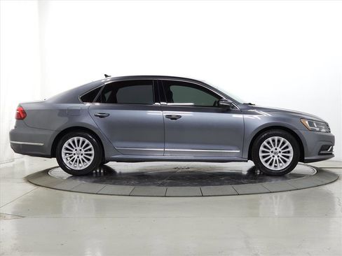 Used 2017 Volkswagen Passat 1.8T SE image 10