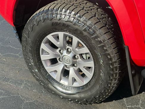 Used 2018 Toyota Tacoma SR5 image 29