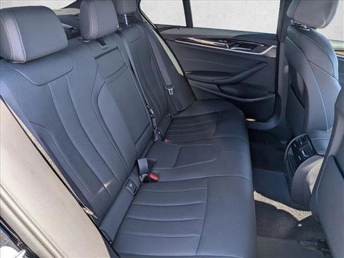 Used 2021 BMW 530e xDrive w/ Convenience Package image 21