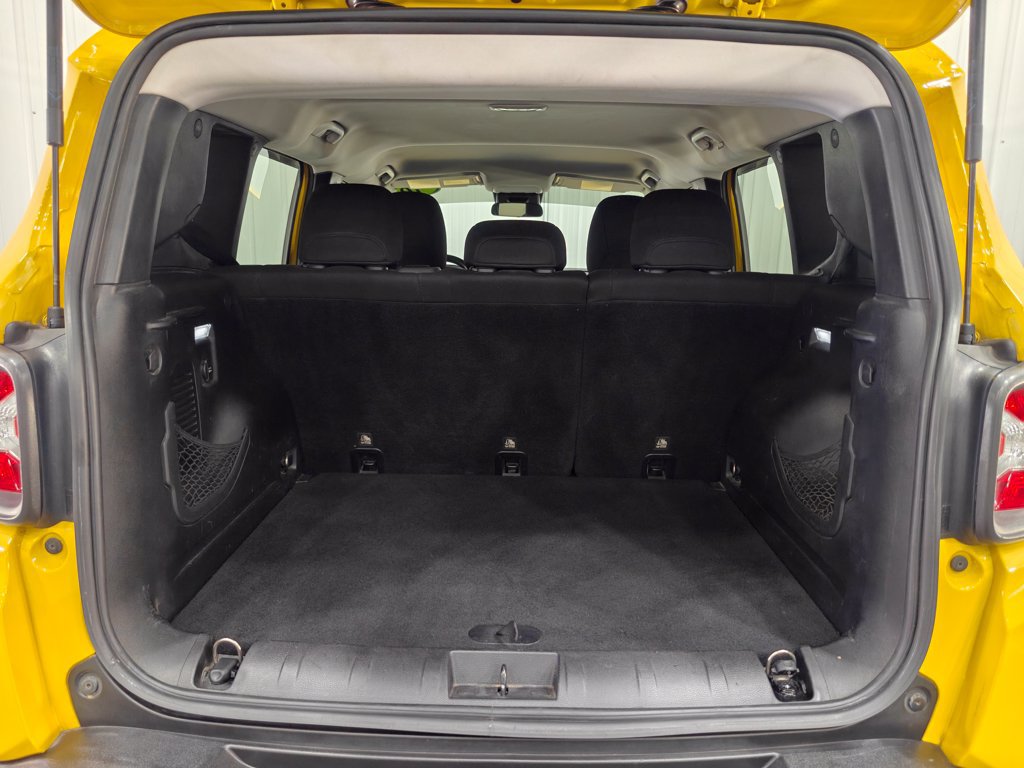 Used 2016 Jeep Renegade Latitude FWD image 25