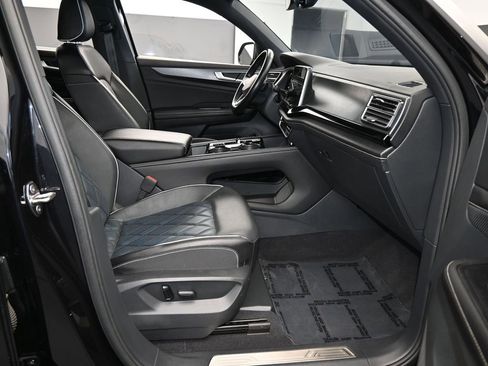 Used 2024 Volkswagen Atlas Cross Sport SEL Premium R-Line image 49