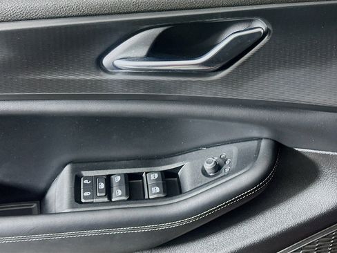 Used 2024 Jeep Grand Cherokee Laredo X image 15