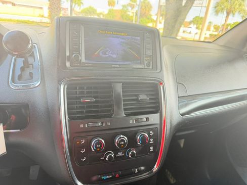Used 2017 Dodge Grand Caravan SE FWD image 24
