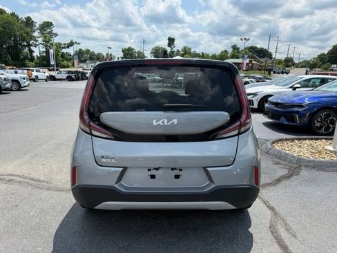 Used 2024 Kia Soul LX FWD image 5