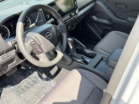 Used 2026 Nissan Frontier SV w/ All-Weather Content Package RWD image 4